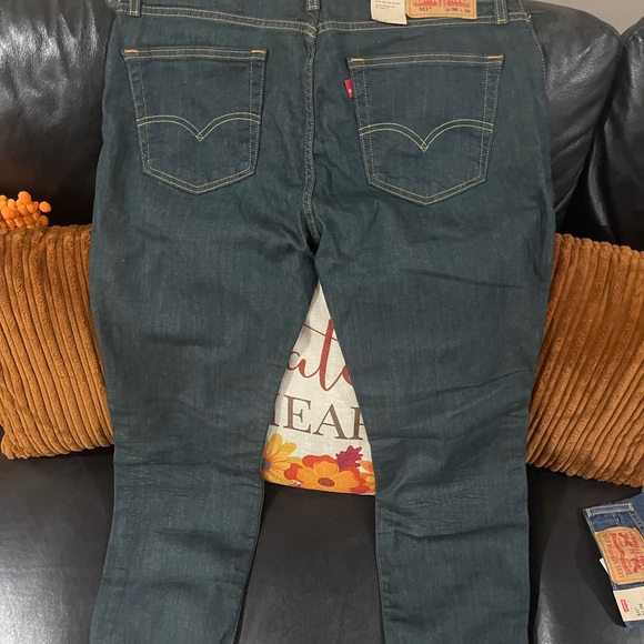Levi’s - Picture 3 of 3